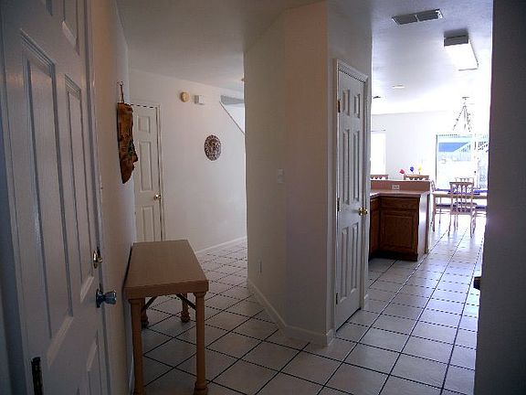 4th image of 117 E Oleander St