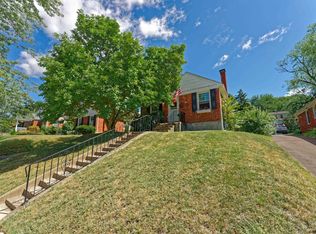 10 Centerview Dr, Troy, NY 12180