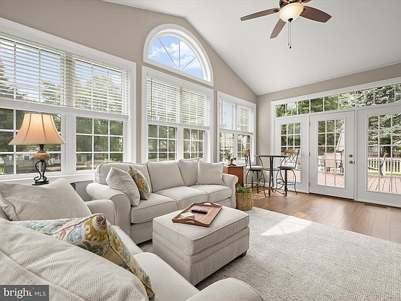 4th image of 10358 Derby Dr