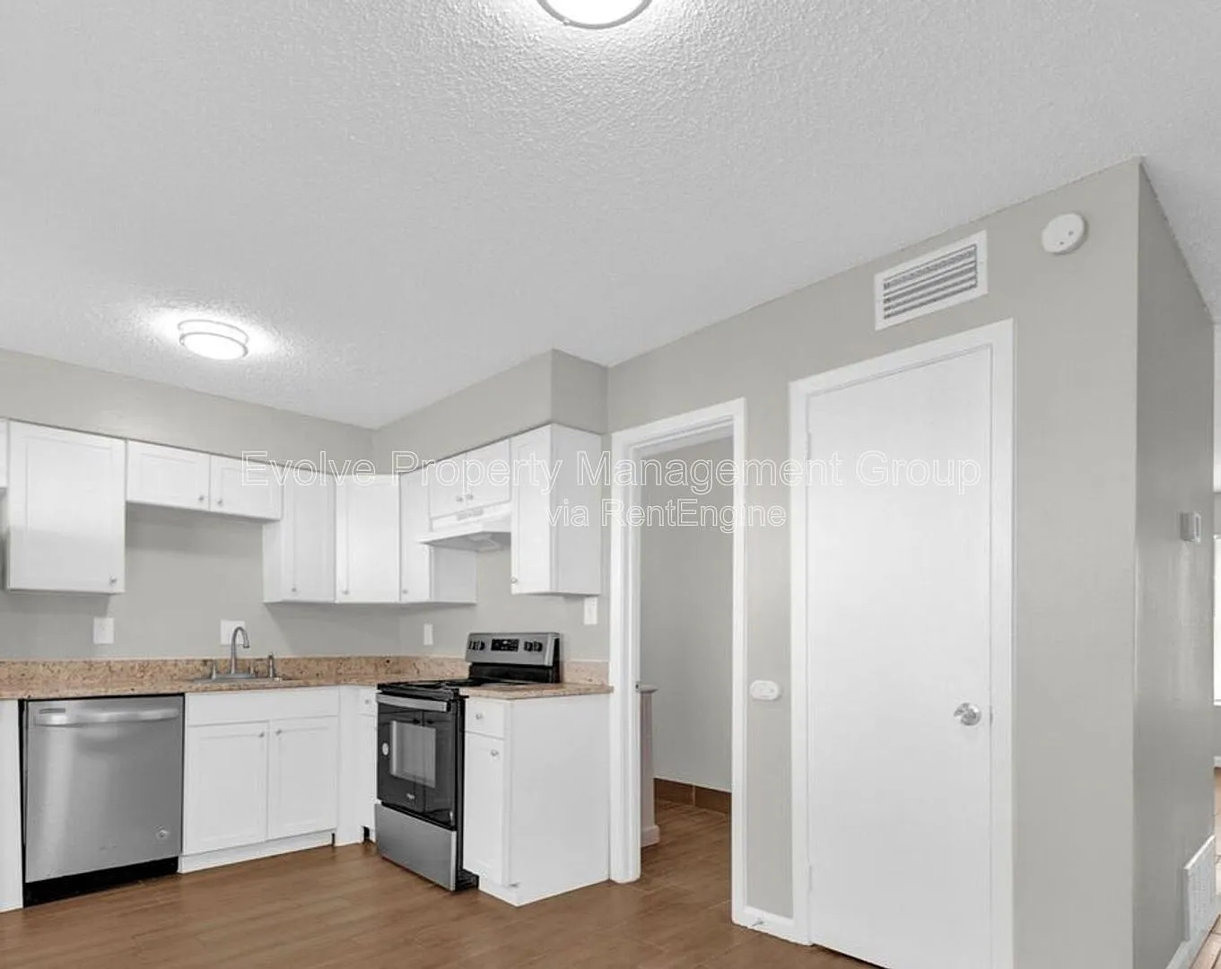 2 bed, 1.5 bath, 1054 sqft, $995 — Photo 4