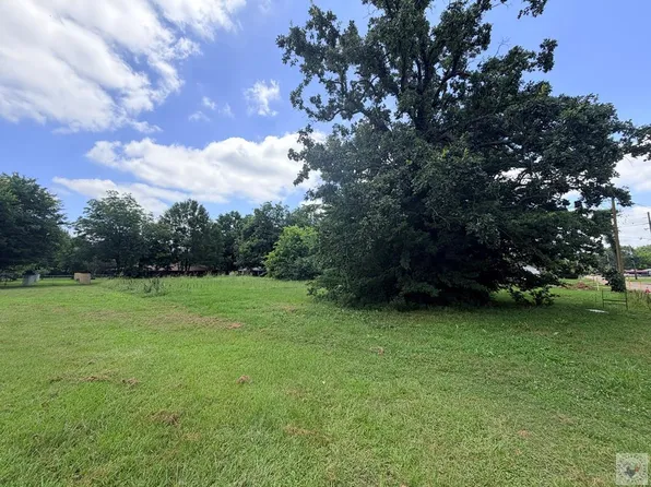 103 S Bowie St, De Kalb, TX 75559