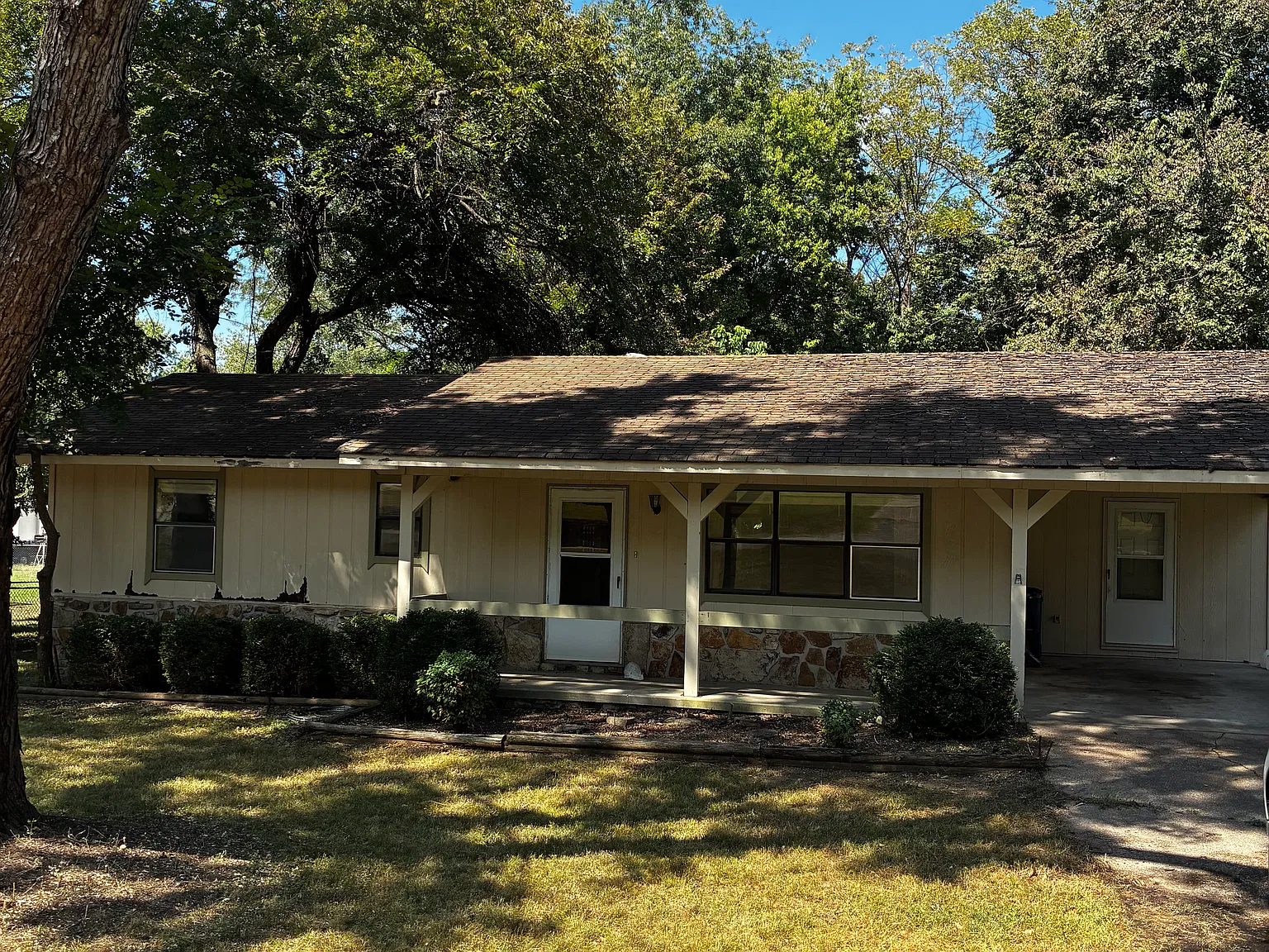 2 bed, 1.5 bath, 1100 sqft, $1,250 — Photo 1