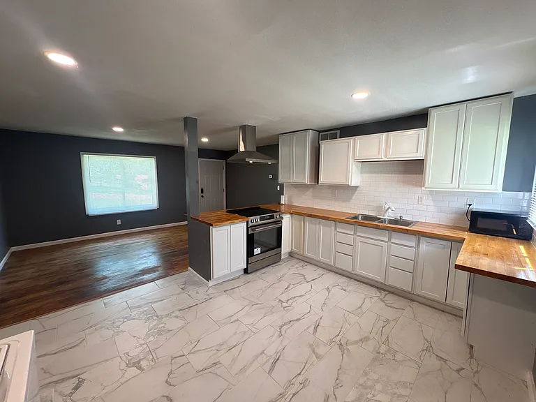 2605 Oak Grove Rd — Photo 3