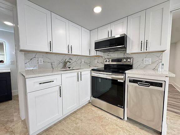 3rd image of 1904B Carlton St #B