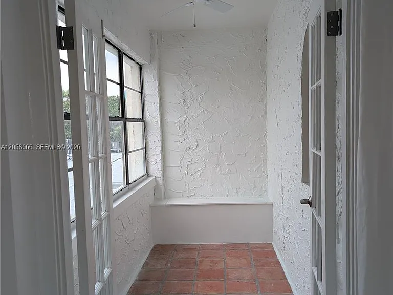 934 Michigan Ave #309 — Photo 11