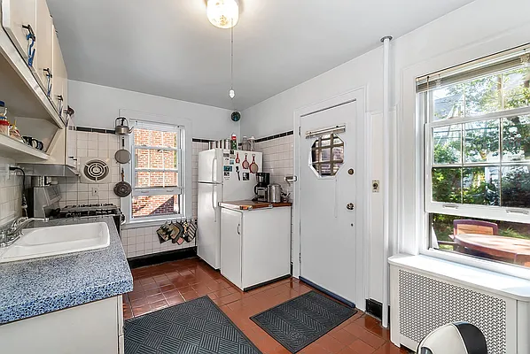 Sold by Daniel Gale Sotheby's International Realty | media 7