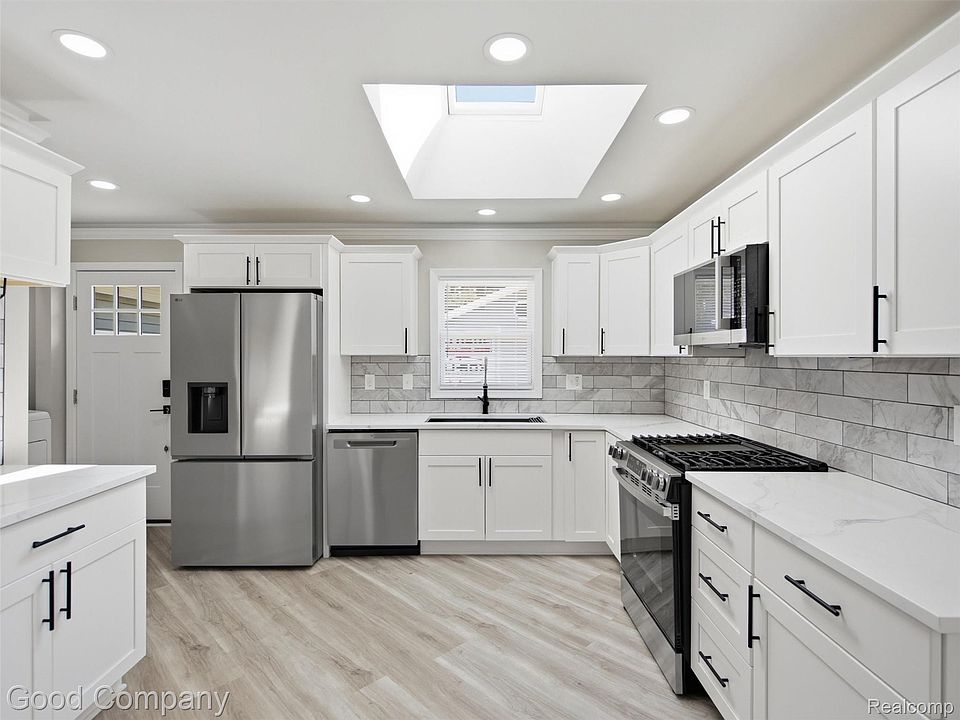 1112 Millard Ave, photo 10