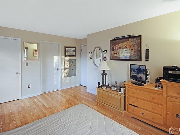 5th image of 362 McDowell Dr