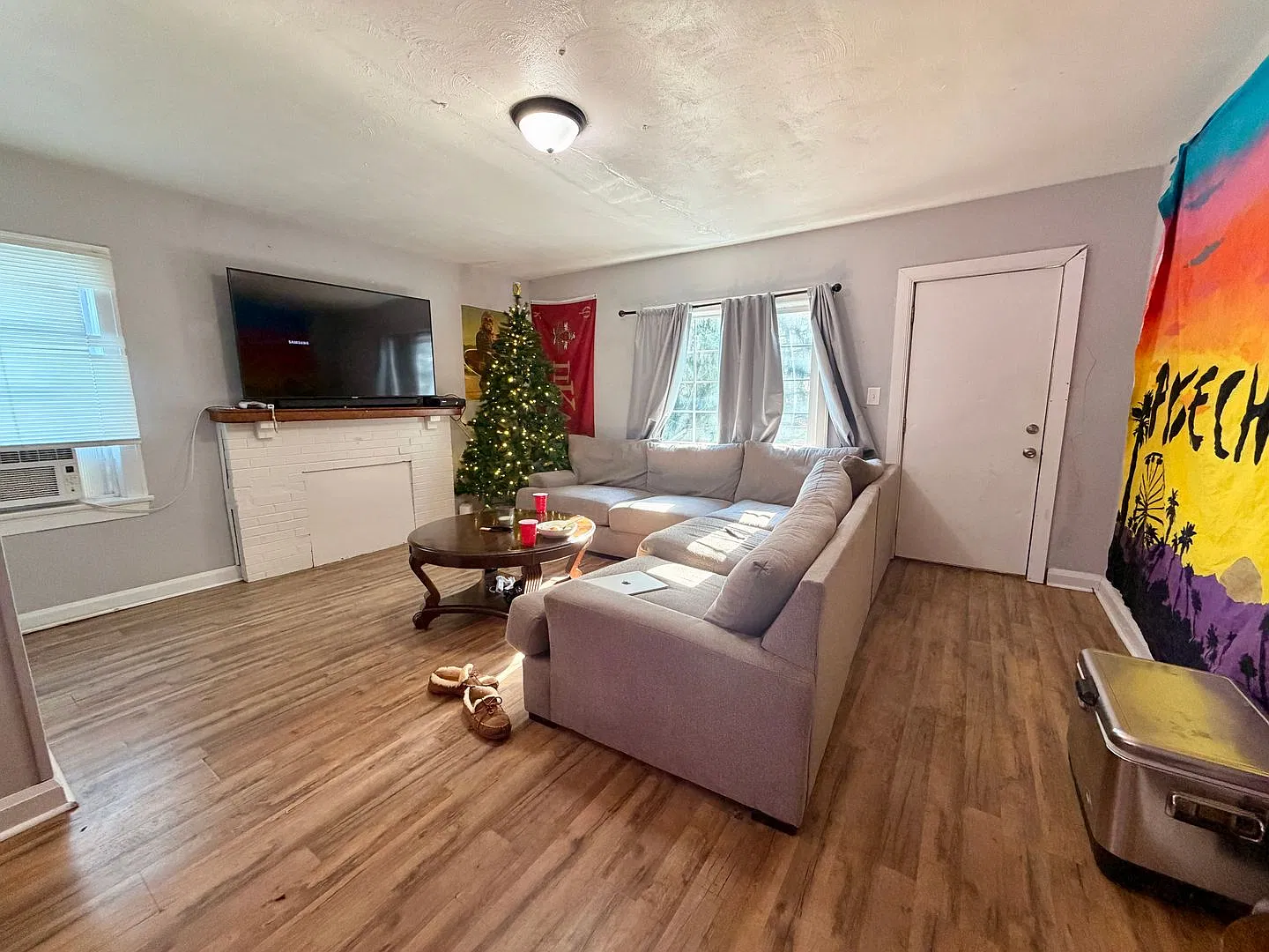 3 Bedroom Downtown College House! — Photo 3