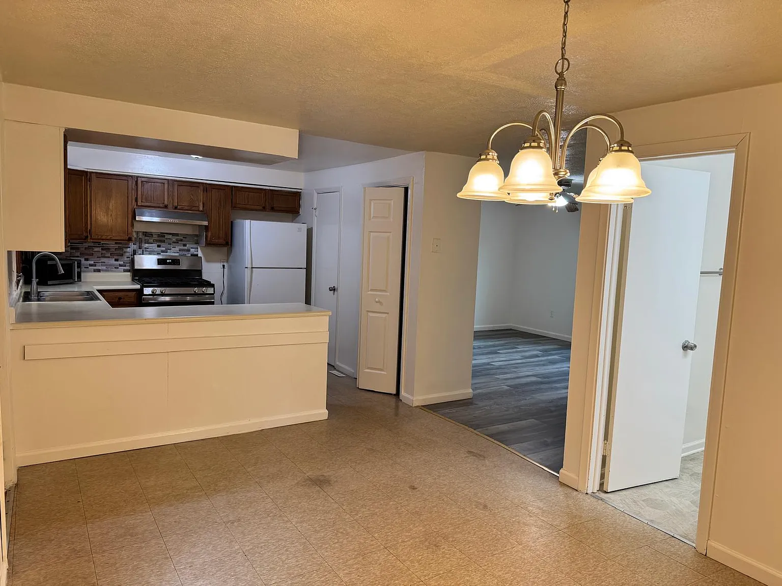 2 bed, 1.5 bath, 1250 sqft, $1,300 — Photo 4
