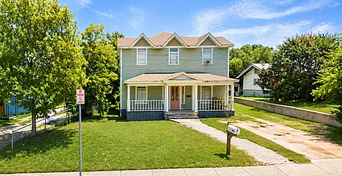 2208 Coggin Ave Photo 1