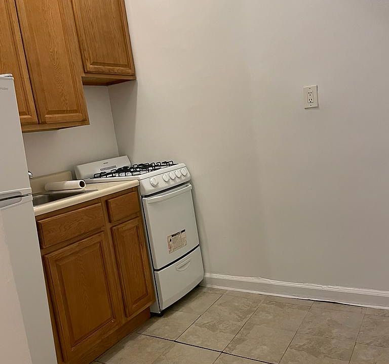 1st image of 328 E 90th St APT 1D