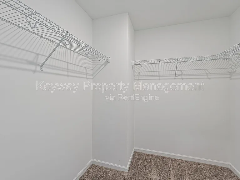 585 Hampton Dr — Photo 21