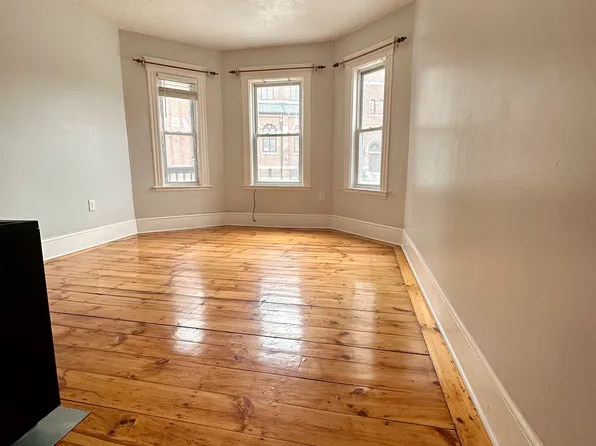 11 Dupont St APT 2, Worcester, MA 01604