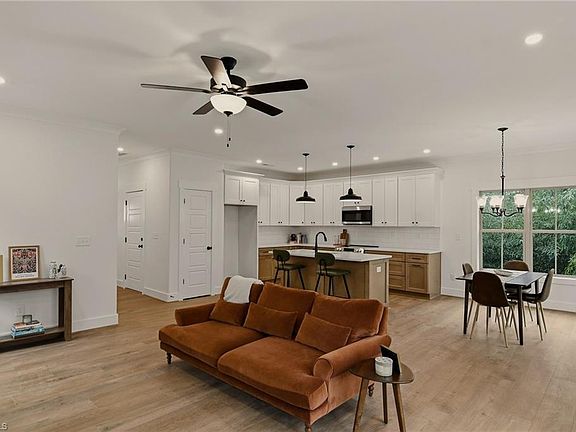 4th image of 824 Vandar Dr