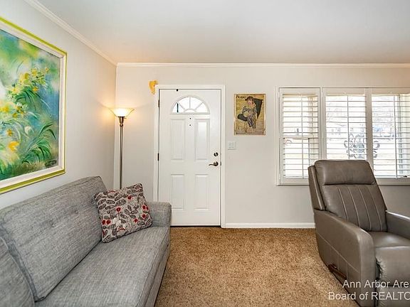 3rd image of 45137 Paris Dr