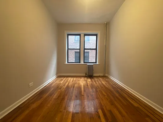 Rented by Realty 2000 Corp | media 7