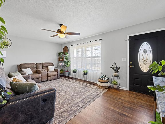 3rd image of 5812 Louise Ln