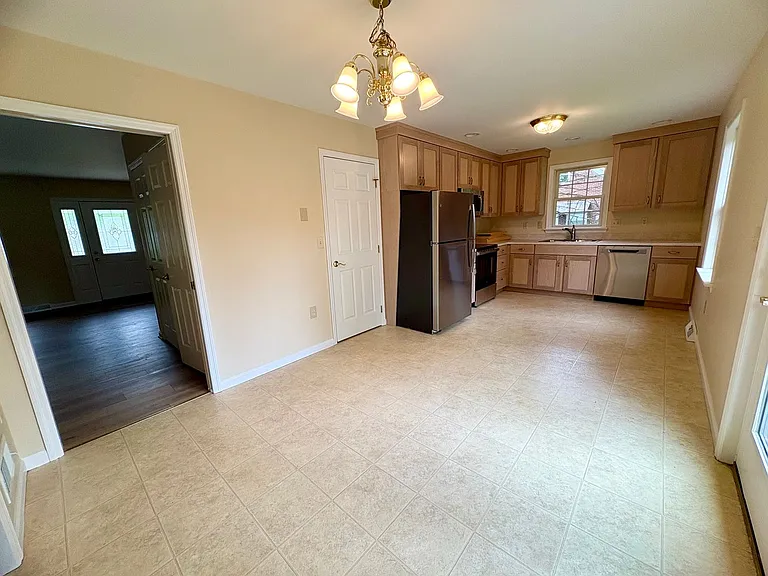 303 E Orange St — Photo 11