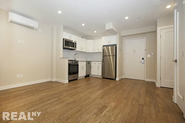 Rented by REAL New York | media 21