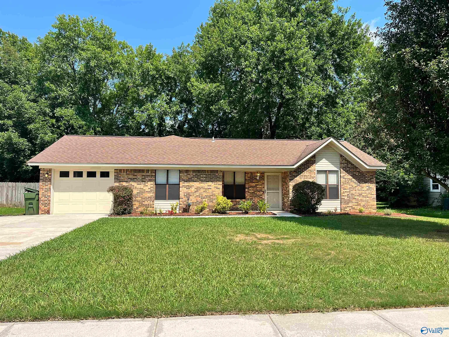 3 bed, 2.0 bath, 1090 sqft, $1,550 — Photo 1