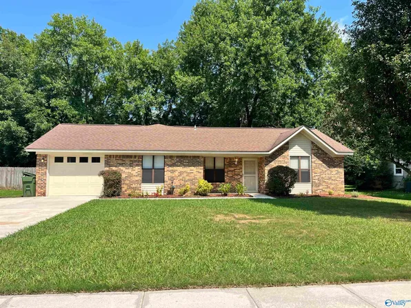 9718 Wallwood Dr, Huntsville, AL 35803