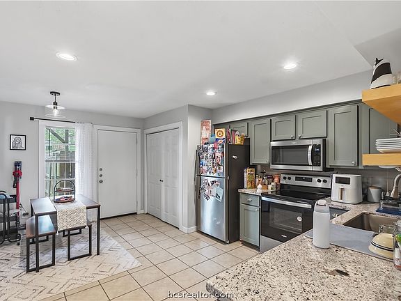 5th image of 2401 Bandera Dr APT A