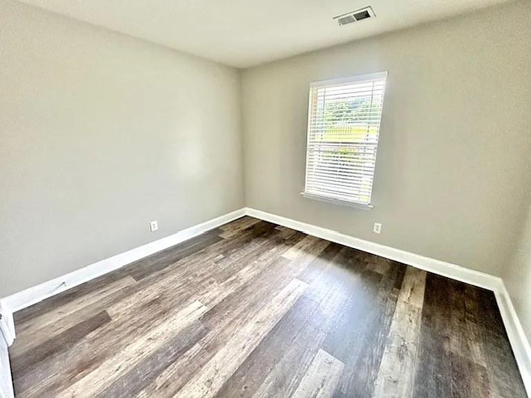 1089 Burwell Rd — Photo 10
