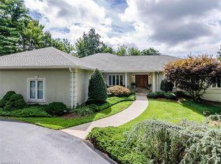 110 Scenic Dr, Flat Rock, NC 28731