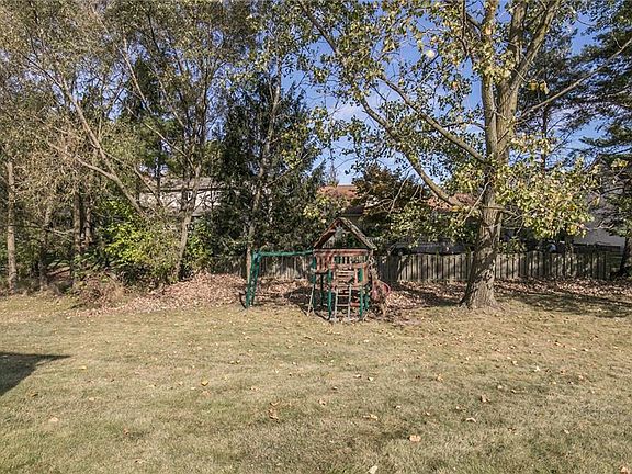 3rd image of 433 Sturbridge Dr