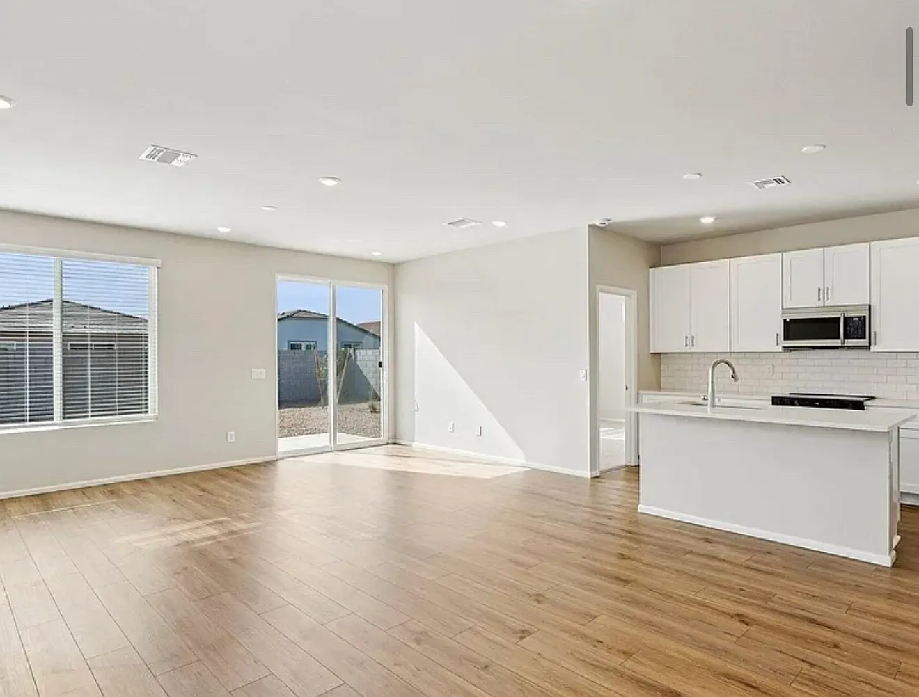 4 bed, 1373 sqft, $2,500 — Photo 2