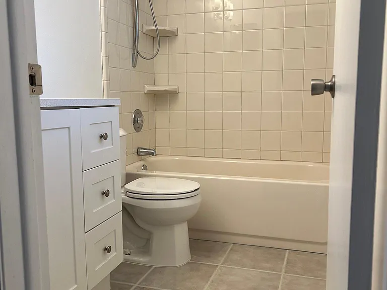 1208 E Gore St — Photo 7