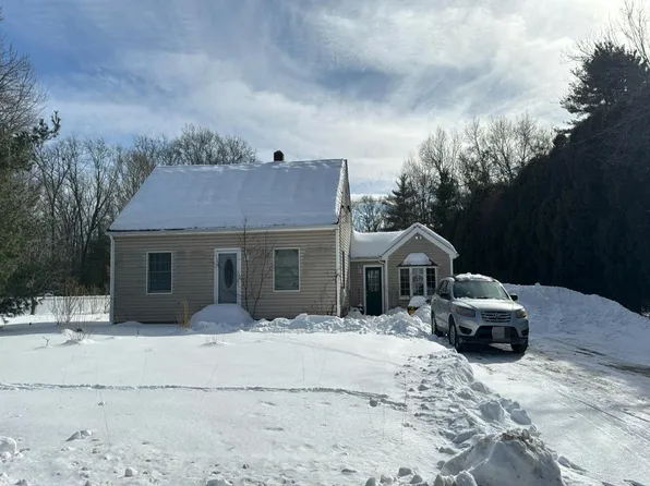900 Snake Hill Rd, Glocester, RI 02857