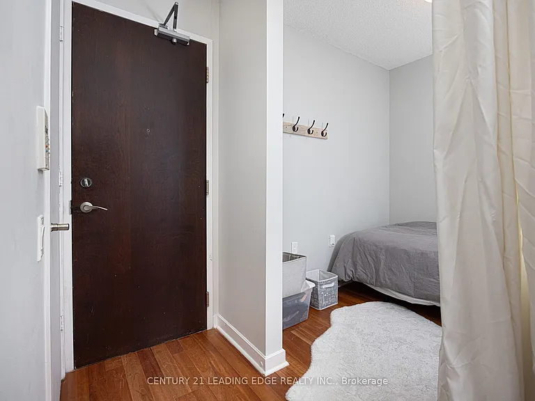 85 Bloor St E #1413 — Photo 17