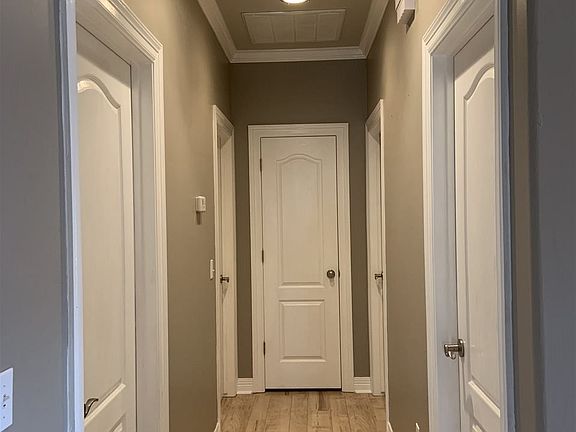 5th image of 9195 Parkwood