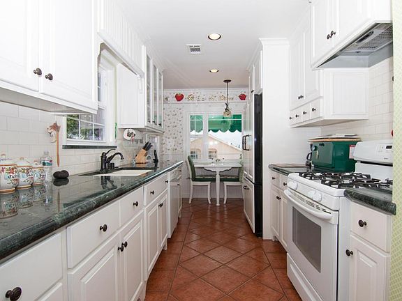4th image of 2927 Paraiso Way