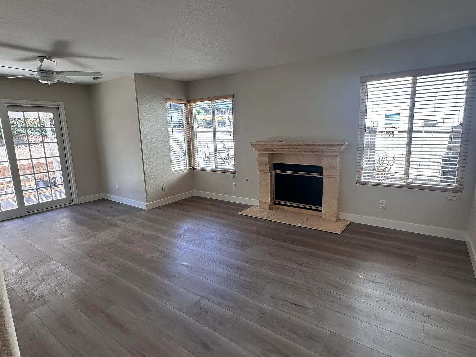 4 bed, 2.5 bath, 2095 sqft, $4,500 — Photo 3