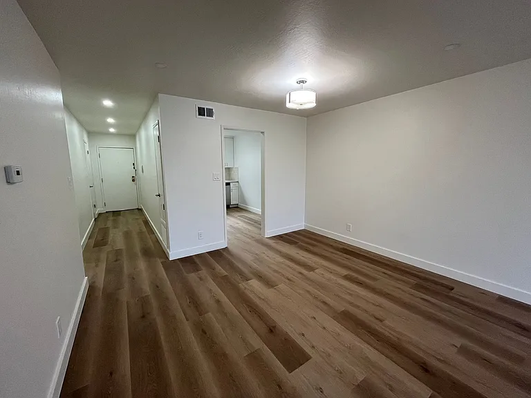 559 7th Ave — Photo 3