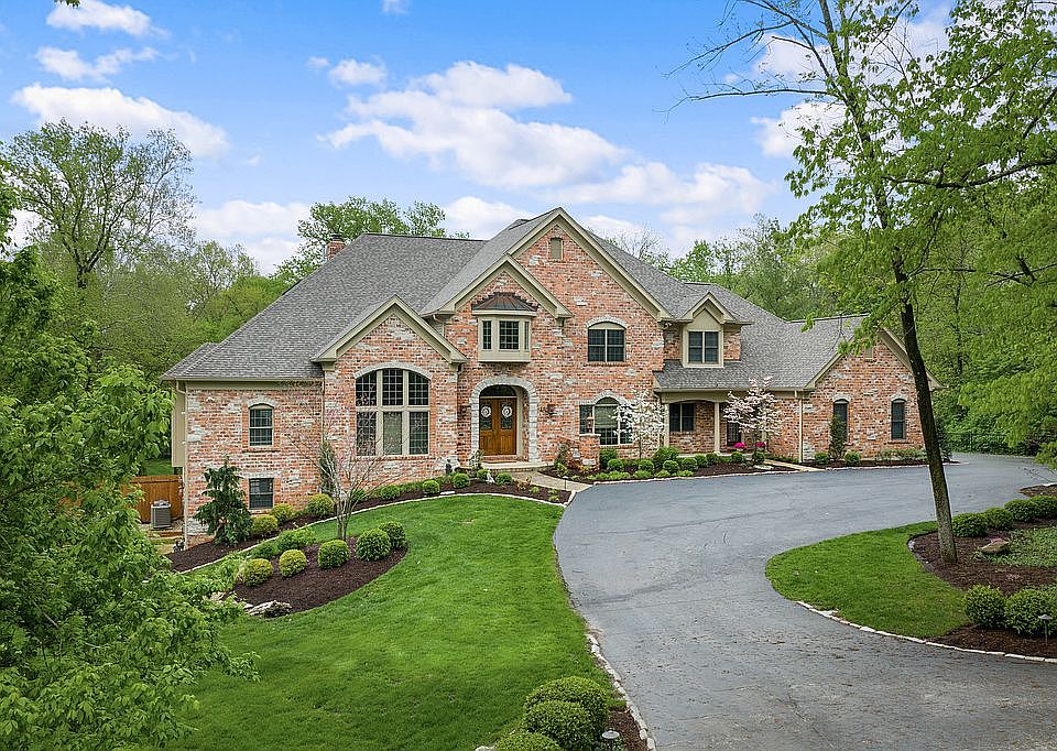 1st image of 28 Overbrook Dr