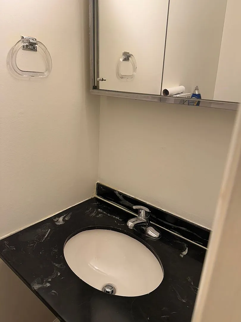 2 Bedroom/ 2 1/2 Bath Condo In Georgetown — Photo 4