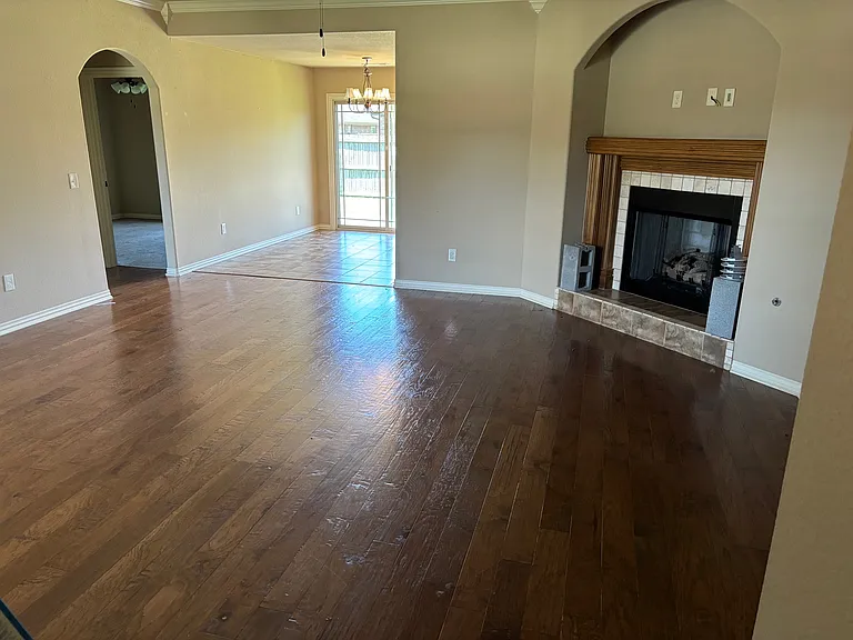 Living room w/fireplace and hardwood