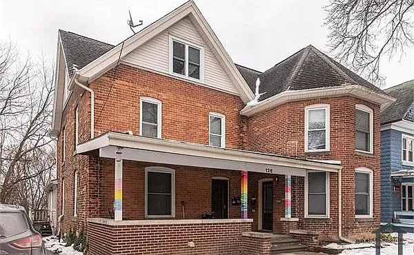 126 College Pl — Photo 1
