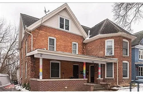 126 College Pl Photo 1