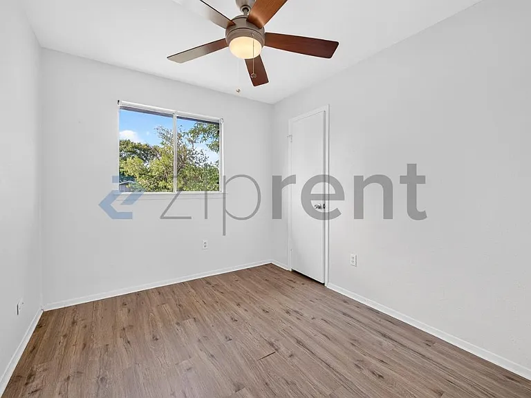 2207 Montclair Dr — Photo 20