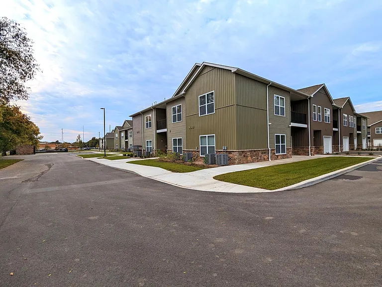 Copperleaf Cove Apartments — Photo 21
