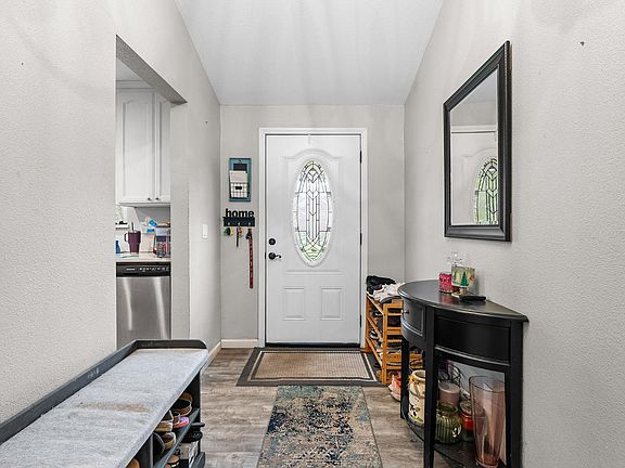 3rd image of 87 Skyline Way