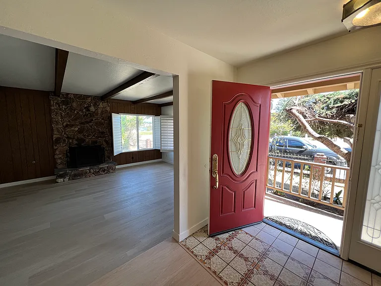 701 Bay St — Photo 4