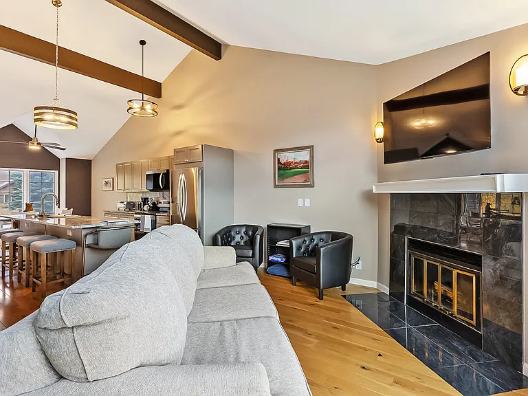 470 Homestead Dr — Photo 3