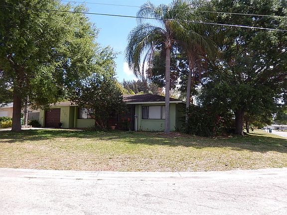 4th image of 703 NE 16th Pl