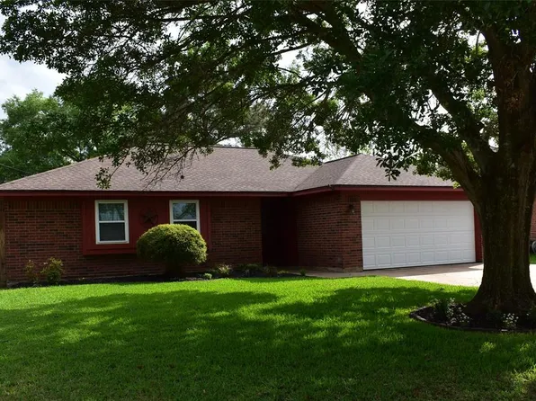 11 Alexander Ct, Angleton, TX 77515